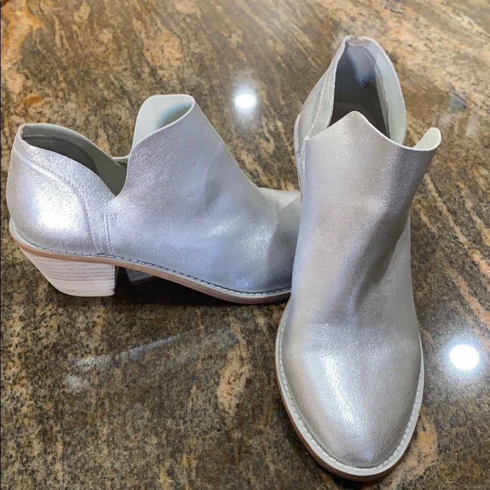 Kelsi Dagger Silver Booties Size 8